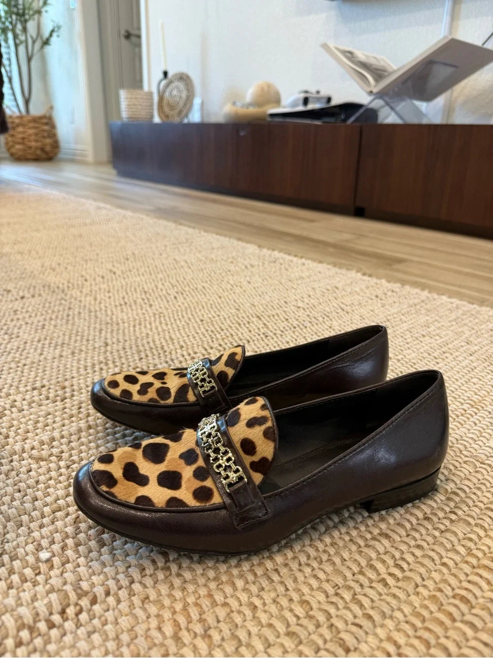 Tory Burch Leopard Calf Hair Chain Loafers ✨🐆